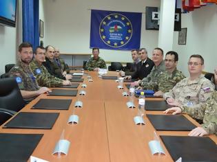 Φωτογραφία για Επίσκεψη αντιπροσωπείας του Πολωνικού Στρατηγείου Χερσαίων Επιχειρήσεων της Κρακοβίας (LCC Krakow) στο Στρατηγείο της EUFOR RCA, στη Λάρισα