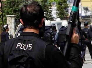 Φωτογραφία για Τουρκία: Δεκάδες αστυνομικοί συνελήφθησαν για τηλεφωνικές παρακολουθήσεις