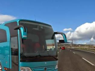Φωτογραφία για Βίντεο ντοκουμέντο: Λεωφορείο του ΚΤΕΛ σκορπά τον τρόμο στην Εθνική οδό...[video]