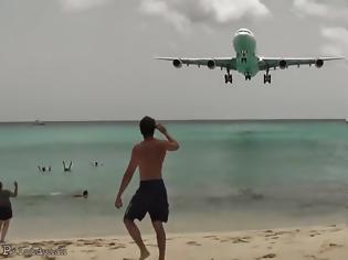Φωτογραφία για Αυτό ίσως είναι το πιο επικίνδυνο αεροδρόμιο του κόσμου - Βίντεο που κόβει την ανάσα...