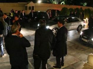 Φωτογραφία για Βουλευτές ΣΥΡΙΖΑ στην Ζωή: Μην ακούς τον Τσίπρα, θέλουμε βουλευτικά αυτοκίνητα