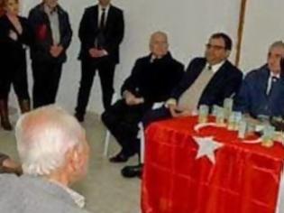 Φωτογραφία για Σάλος στα Κατεχόμενα: Τι σέρβιραν πάνω σε τουρκική σημαία;