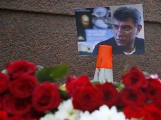 Φωτογραφία για Συγκέντρωση στη μνήμη του Μπόρις Νεμτσόφ στη Μόσχα