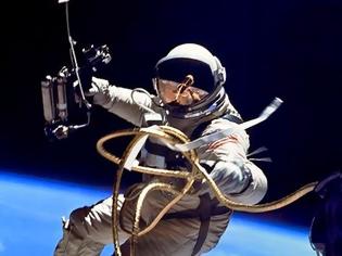 Φωτογραφία για Αστροναύτες της NASA «περπατούν» και εργάζονται έξω στο Διάστημα