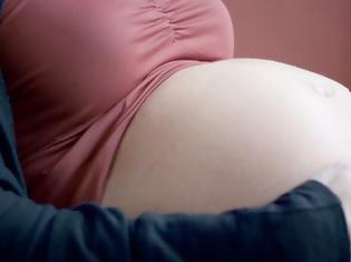 Φωτογραφία για Γιατί ο θυρεοειδής προτιμά τις έγκυες