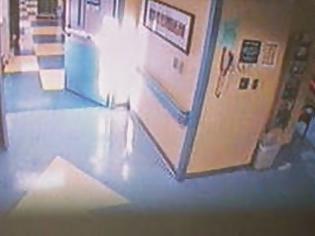 Φωτογραφία για ΑΝΕΞΗΓΗΤΟ: Άγγελος έσωσε κοριτσάκι μέσα σε νοσοκομείο... [video]