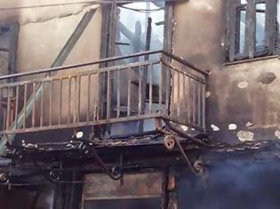 Φωτογραφία για Παρανάλωμα του πυρός έγινε εγκαταλελειμμένο κτίριο στο κέντρο του Πύργου [video + photos]