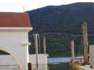Φωτογραφία για Το νερό του Αποσελέμη σκέπασε την εκκλησία του Αγίου Θεοδώρου - Εικόνες που συγκινούν