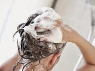 Φωτογραφία για Δεν φαντάζεστε τι προκαλεί το σαμπουάν