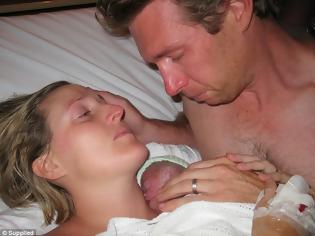 Φωτογραφία για Συγκλονιστικές εικόνες: Πρόωρο μωρό που είχε σταματήσει να αναπνέει ζωντάνεψε μόλις... [photos]