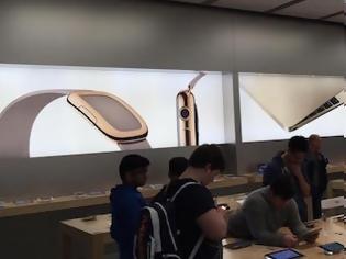 Φωτογραφία για Η Apple προβάλει στα καταστήματα της το AppleWatch πριν από την κυκλοφορία του