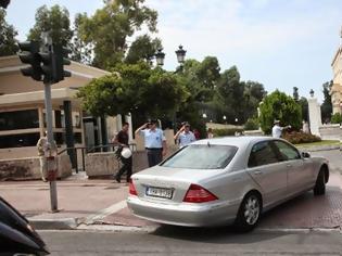 Φωτογραφία για Δύο στους τρεις βουλευτές του ΣΥΡΙΖΑ έχουν πάρει βουλευτικό αυτοκίνητο