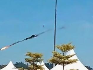 Φωτογραφία για Σύγκρoυση δυο αεροσκαφών κατά τη διάρκεια επίδειξης... [video]