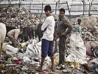 Φωτογραφία για «Πνίγεται» στα σκουπίδια η Βομβάη