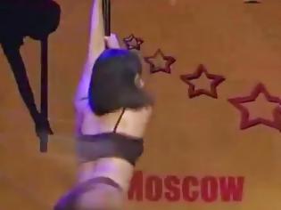 Φωτογραφία για Pole dancer έπαθε ατύχημα την ώρα που έκανε show που έκοψε τις ανάσες... [video]