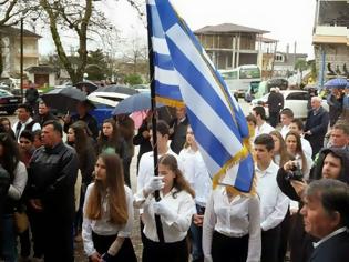 Φωτογραφία για Πανηγυρικά εορτάστηκε η 25η Μαρτίου στη Βόρειο Ήπειρο με μαθητική παρέλαση...
