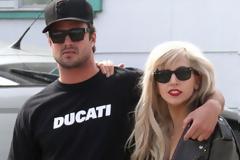 Στο κλαμπ των χωρισμένων και η Lady Gaga