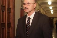 Δικαστικοί αντιπρόσωποι και με... το ζόρι!