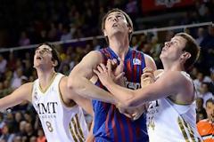 ΝΙΚΗ ΚΑΙ ΠΡΩΤΙΑ Η ΜΠΑΡΤΣΕΛΟΝΑ 86-83 ΤΗ ΡΕΑΛ