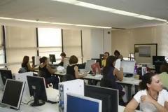 Αναγνώστρια ζητά να απολυθούν κάποιοι δημόσιοι υπάλληλοι