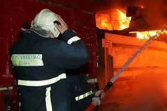 Φωτιά έπιασε μάντρα ανταλλακτικών στη Λεωφ. ΝΑΤΟ στον Ασπρόπυργο