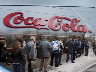 Φωτογραφία για Τους πετάει στο δρόμο η Coca Cola