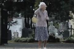 Η γιαγιά που πεθαίνει… 6 φορές