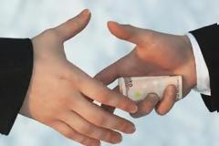 Δύο υπάλληλοι του Υπουργείου Ανάπτυξης συνελήφθησαν για μίζες