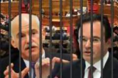 Προς ΠΑΣΟΚ / Ή αποκηρύσσετε τον ΓΑΠ ή θα φύγετε κι εσείς με ελικόπτερο...!!!