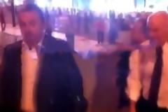 VIDEO: Επεισόδιο κατά την αποχώρηση Παπανδρέου από το Σύνταγμα!
