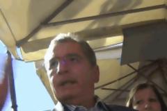 Δείτε σε βίντεο υποψήφιο του ΠαΣοΚ βα σπάει κάμερα πολίτη