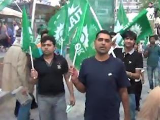 Φωτογραφία για Δείτε 3 βίντεο! Μιλάει ο Βενιζέλος σε άδεια πλατεία ενώ έρχονται Πακιστανοί να...