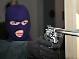 Φωτογραφία για Άδειασαν το σπίτι, άρπαξαν και τα αυτοκίνητα!