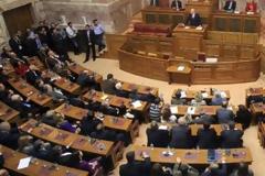 Τα ψεύτικα τα λόγια τα μεγάλα, τα προεκλογικά…