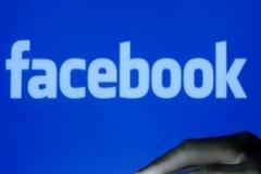 Οι μισοί χρήστες του facebook αποδέχονται τη φιλία αγνώστων