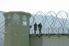 Άγνωστοι πέταξαν ηρωίνη στο προαύλιο των φυλακών στο Μαλανδρίνο