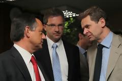 Η τρόικα ζητά αύξηση στα τιμολόγια της ΔΕΗ!