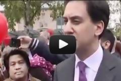 VIDEO: Έδινε συνέντευξη στην τηλεόραση και του πέταξαν αυγό!