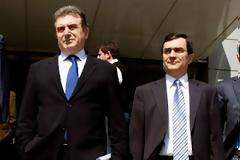 Δεκαπλάσιο επίδομα από των αστυνομικών στους συμβούλους του Χρυσοχοΐδη!
