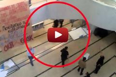 VIDEO: Αριστεριστές κουκουλοφόροι με τσεκούρι επιτίθενται σε φοιτητές