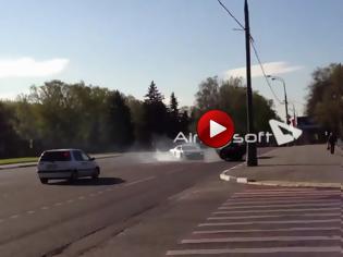 Φωτογραφία για VIDEO: Ένα Audi R8 συγκρούεται κατά τη διάρκεια ενός drift μ’ ένα Lada!
