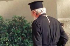 Νταής παπάς απείλησε με μαχαίρι δημοτικό αστυνομικό!