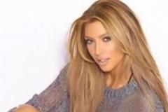 Τι κάνει η Kim Kardashian όταν βαριέται...?