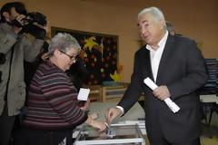 Με το χαμόγελο στα χείλη ψήφισε ο Στρος- Καν
