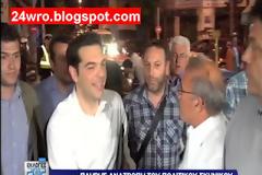 Όλο χαμόγελο εφτασε στην Κουμουνούρου ο Τσίπρας!