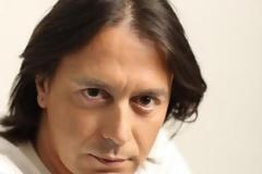 Η …εκλογική απορία του τραγουδιστή Γιάννη Κότσιρα