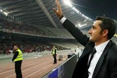 ΕΠΙΜΕΝΟΥΝ ΓΙΑ ΜΠΕΝΦΙΚΑ ΚΑΙ ΒΑΛΒΕΡΔΕ ΟΙ ΙΣΠΑΝΟΙ...