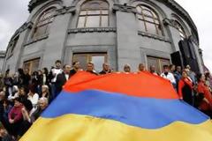 Καταγγελίες για παραβιάσεις στις εκλογές στην Αρμενία