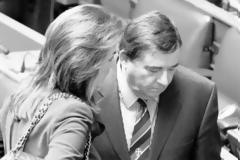 Εκτός βουλής οι φανατικοί του μνημονίου Ντόρα-Καρατζαφέρης..