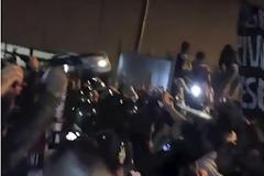 ΓΛΕΝΤΙ ΤΙΤΛΟΥ ΜΕΧΡΙ... ΠΡΩΙΑΣ ΣΤΟΥΣ ΔΡΟΜΟΥΣ ΤΟΥ ΤΟΡΙΝΟ! *ΒΙΝΤΕΟ*